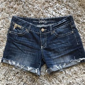 Cute sexy Vanity jean shorts!
